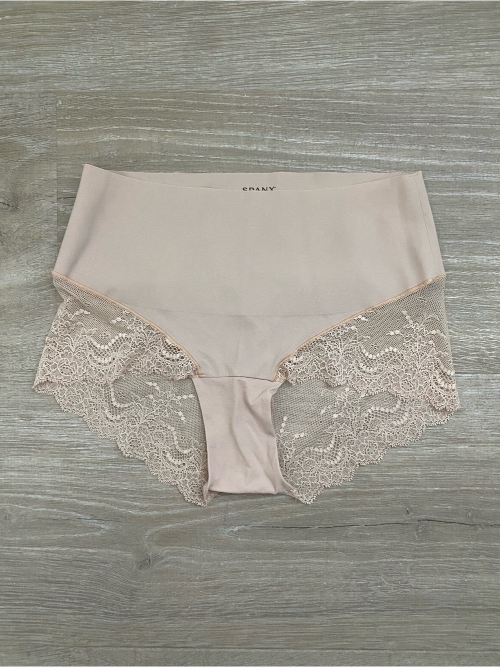 NWOT SPANX Lace Trim Shaping Shorts Nude Beige Medium